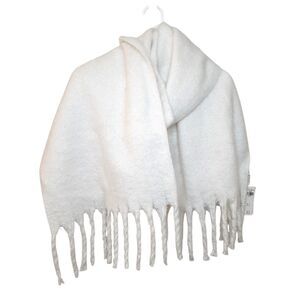 NEW Abercrombie Fitch Scarf White Oversized Fluffy Bulky Oversized Fringed